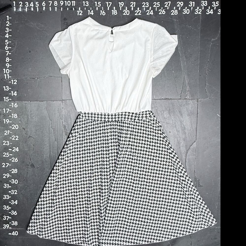 LARK + GREY White Short Sleeve Houndstooth Skater Dress - Picture 3 of 5